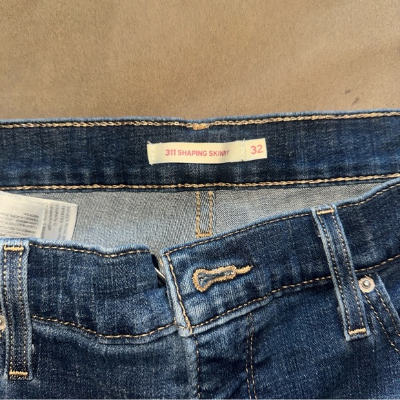 Levi 311 shaping skinny jeans in size 32 - Picture 4 of 6